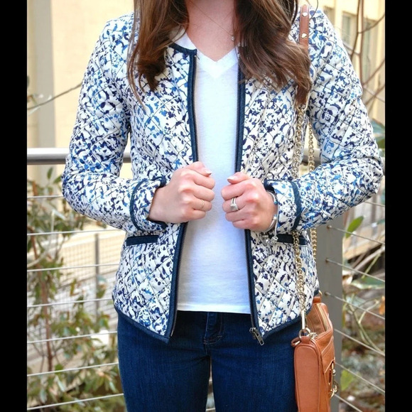 Gorgeous blue quilted jacket by Hinge size XS in like new condition​ - Picture 4 of 6